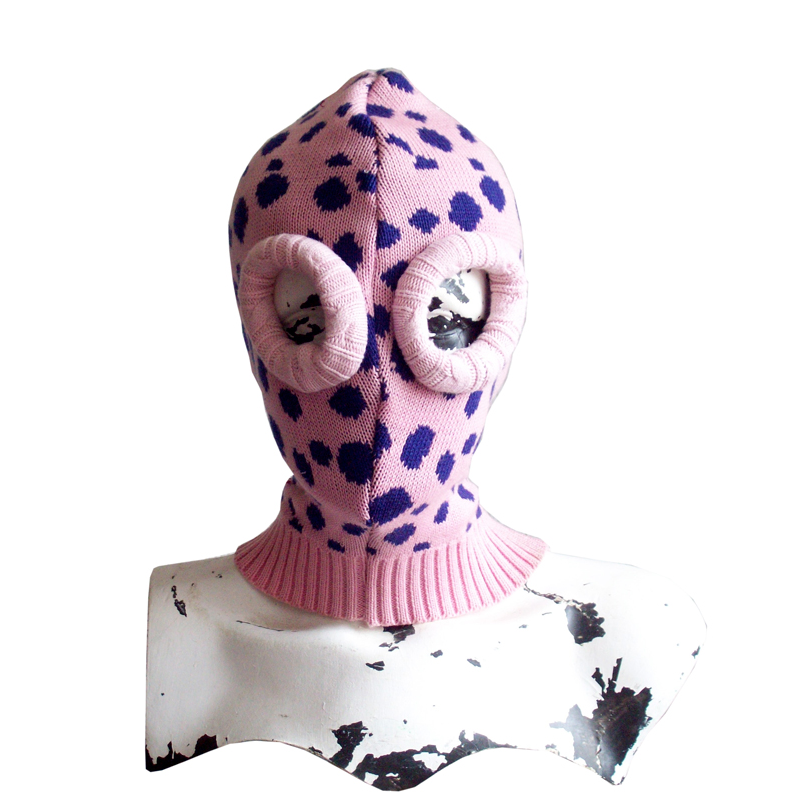 PINK SWEATER BLUE SPOTTED DECONSTRUCTED MASK